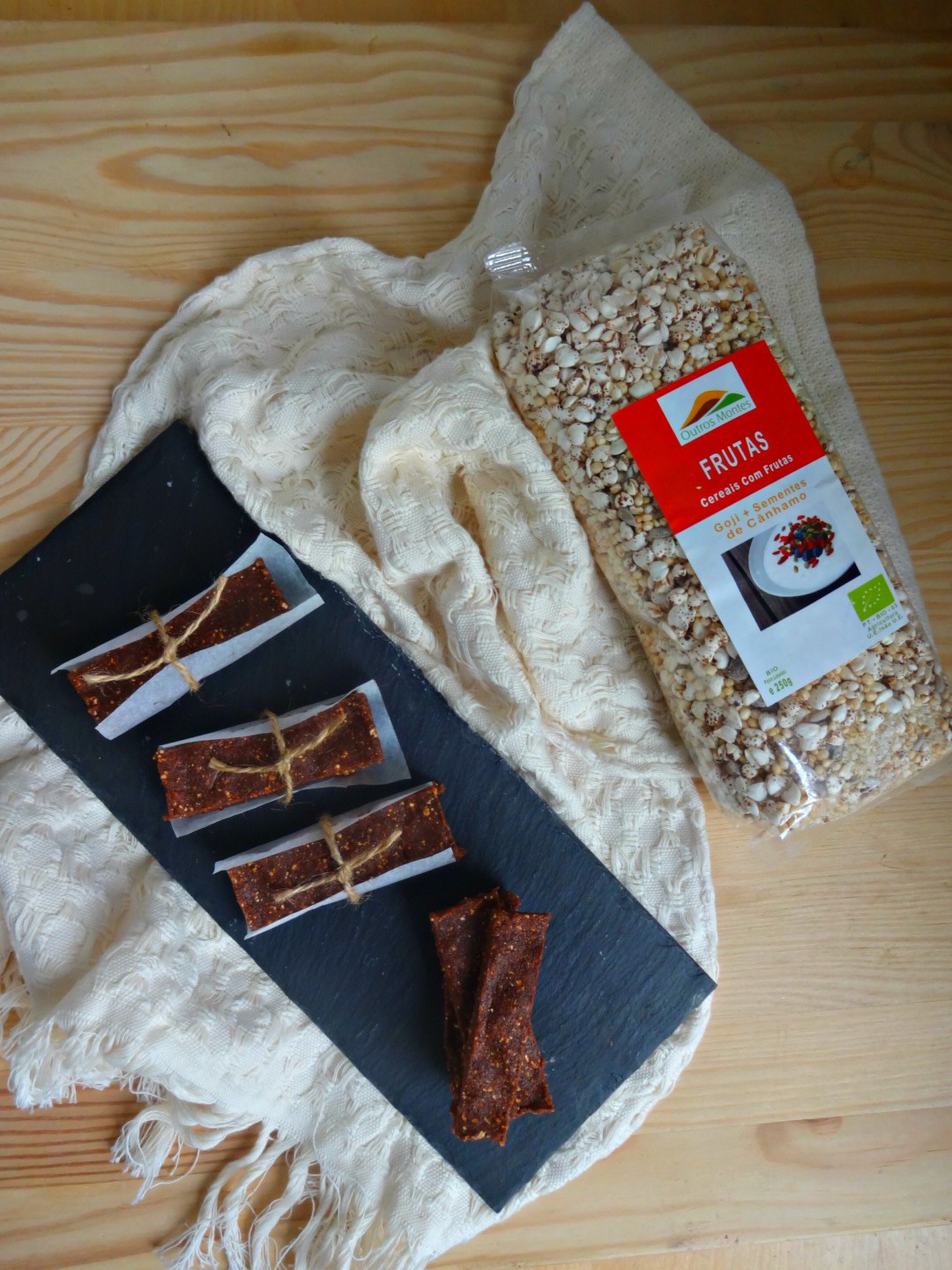 Barras energéticas de Cereais Goji e Cânhamo, Cacau e Proteína de Amêndoa Outros Montes