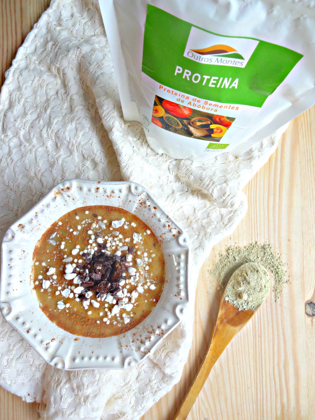 Smoothie em tigela de banana, puré de abóbora e Proteína de Sementes de Abóbora Outros Montes