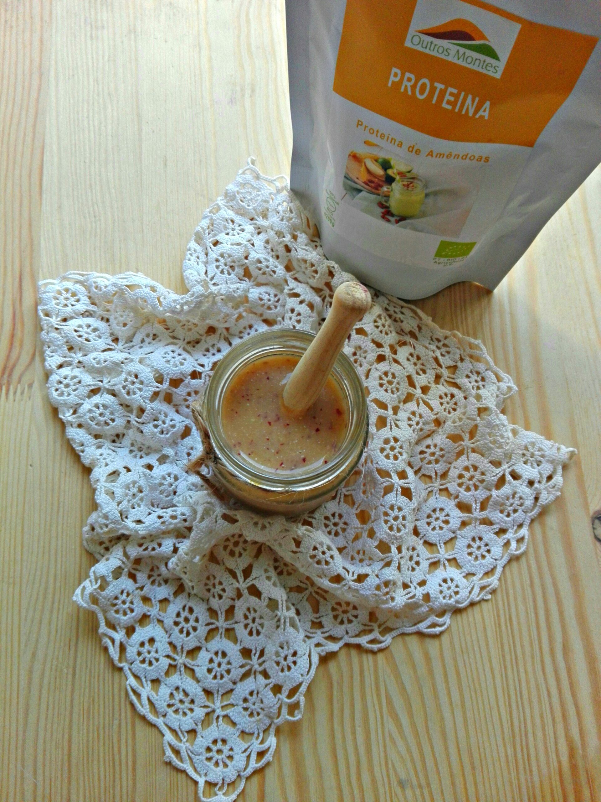 Smoothie de banana, pêssego, Acerola e Proteína de Amêndoa Outros Montes