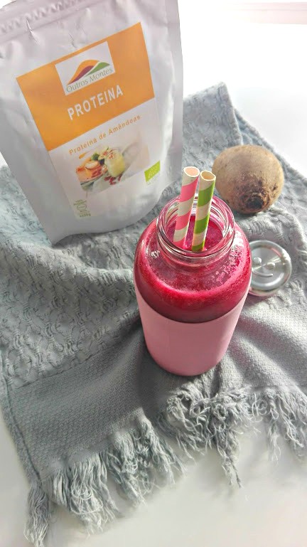 Batido de maçã, beterraba e Proteína de Amêndoa Outros Montes