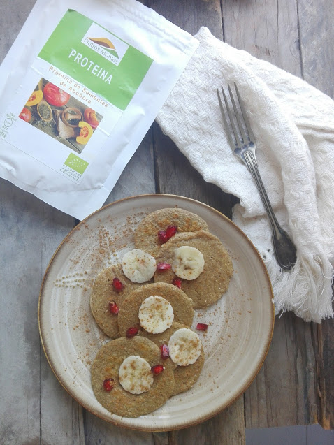 Panquecas de trigo sarraceno, banana, canela e Proteína de Sementes de Abóbora Outros Montes