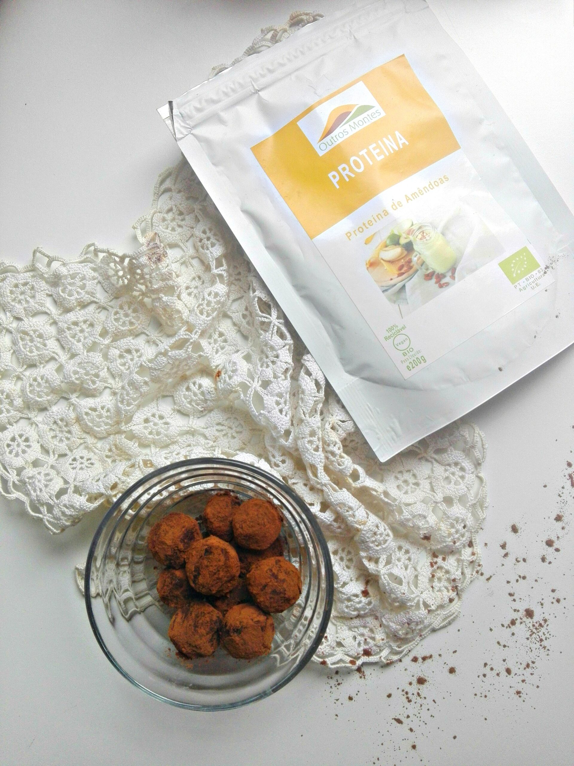 Trufas energéticas de Cacau e Proteína de Amêndoa Outros Montes